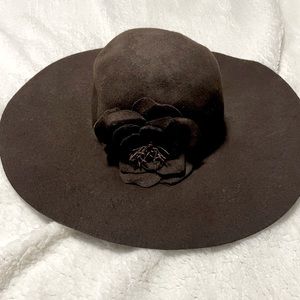 Floppy brown wool flower hat by H&M size M/L or Eur 58